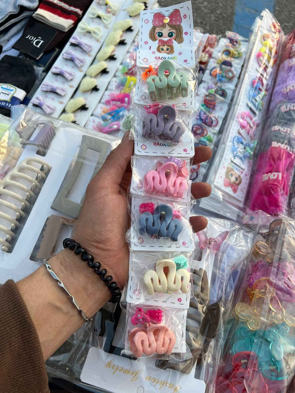 ---
العلكايه الشارع الأول 

لأجمل الإكسسوارات النسائية 💍💫

جديدنا وصل 🤍
قطع أنيقة – تصاميم عصرية – أسعار تناسب الجميع 🌸

كوني متألقة بكل مناسبة مع إكسسوارات الدر ✨

📱 للاستفسار والطلبات: [*********** ]

يوجد توصيل لجميع المحافظات
#explore #photography #fyp #اكسسوارات#مدارس
