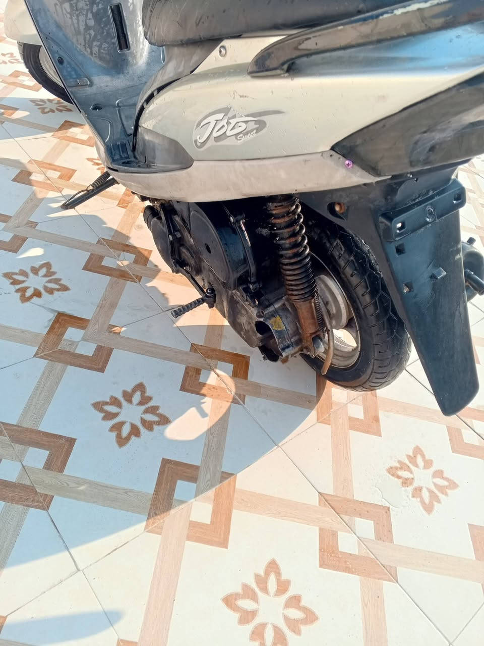 سلام عليكم دراجه للبيع ماكس دراجه كامله بوشه 50مفتوحه صالنصه كاتم توني شاده جديده دراجه حربيه كفراته كله كامله لايتات شغاله سلف هندر شلعه كلش حلوه دراجه كامله من طول ل طول *********** رقمي سعر 475
