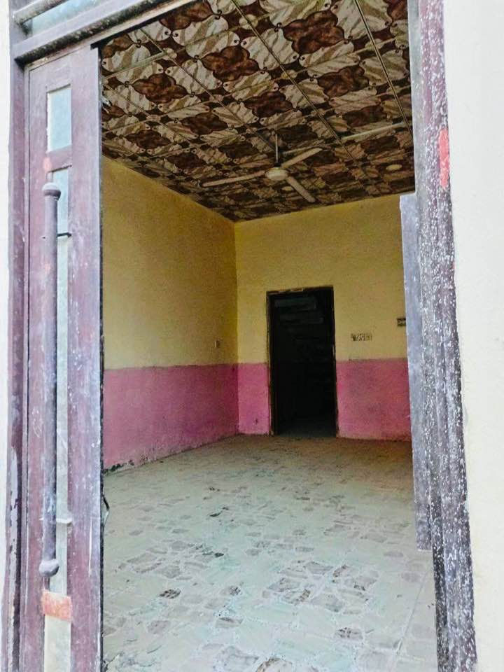 السلام عليكم
دار 100متر للايجار يحتوي على غرفه وصاله ومطبخ واستقبال وحمام داخلي وخارجي 
العنوان :النجف الاشرف /شارع المعمل/ فرع مدرسة علي الرماحي 
سعر الايجار 175 الف قفل
للاستفسار 
***********
***********
