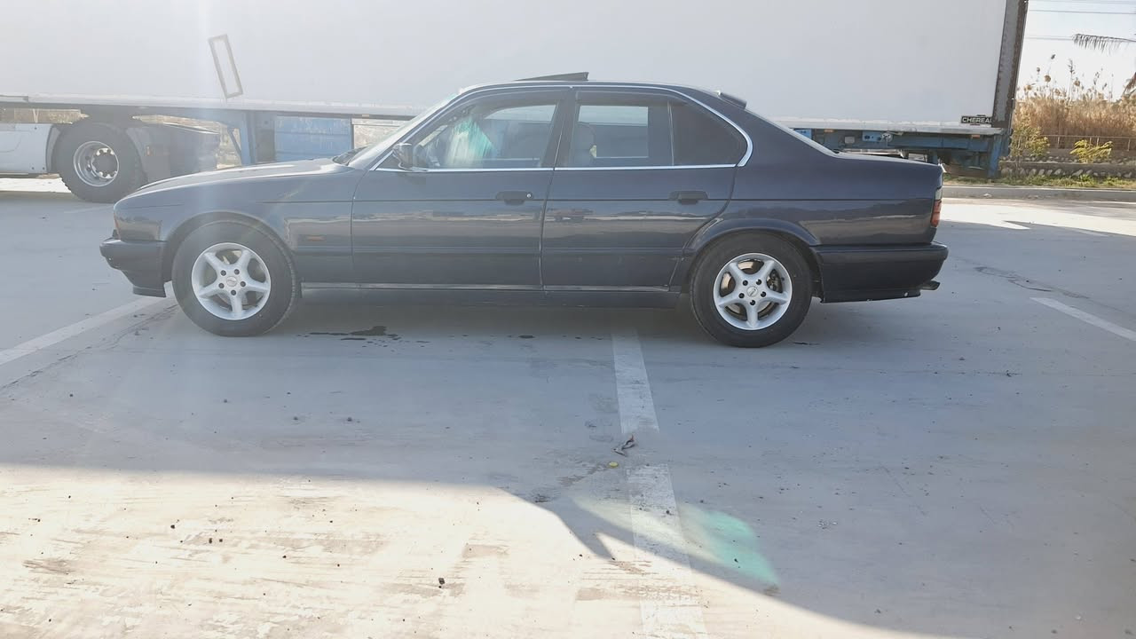 السلام عليكم
٥٢٥ مسكر م ٩٢ اصل وفصل مكفوله لا ضربه ولا خياس سياره عمرته حتى اجنيها بس صار عندي ضرف كولشي بدلت بيها ودرجا اولى مال جنيان الله شاهد 

حداديه كوله جديده من الطول للطول كوله اس اف والبوش مايله لو فيبي حتى شيال كاردن ودجة اكسل كلفتني مليون دينار بس حداديه 

دينمو جديد ١٤٠ امبير باتري جديد لايت وارد امريكي نهار سعرهن ٢٥٠ الف تخم تاير جديد قبل أيام ويل حاويه اصلي 
راديتر جديد ٣ سراوات سلف جديد ولف حماوه جديد هواي شغلات حتى ما اذكرهن 
شاشه قلاب كشنات جلد ولا زلغ بيهن كولشي بيها شغال ومكفوله مكينته بيه ضعف والتبريد جان يشتغل الصيف كوله بس هسه لكيت الغاز طاير سعره ٦٨ وبيها مجال قليل مكاني بالكوفه


**إذا كنت صاحب هذا الإعلان وتريد حذفه لأي سبب، رجاءا أرسل رسالة إلى الدعم الفني**