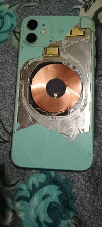 آيفون ١١ • ١٢٨ • بطاريه ٧٠