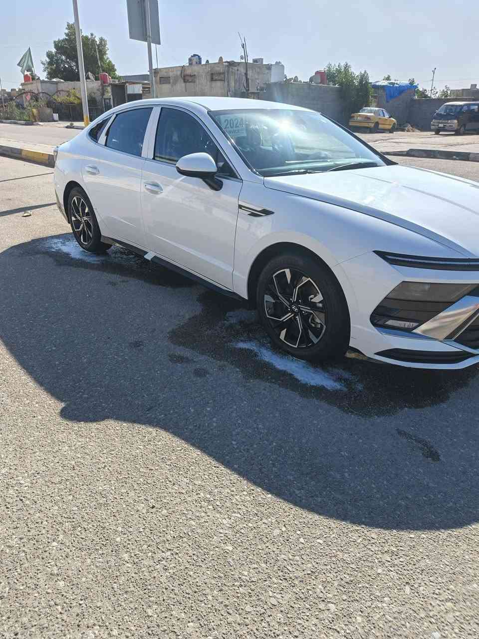 السلام عليكم  سوناتا مديل 24 الشكل الجديد وارد مريكي السياره كفاله عامه داخله تقرير تسير  حره رقم بغداد وراعيه يريد تحويل لون السياره ابيض السياره مكاني البصره السعر 195 وبيه مجال ***********
