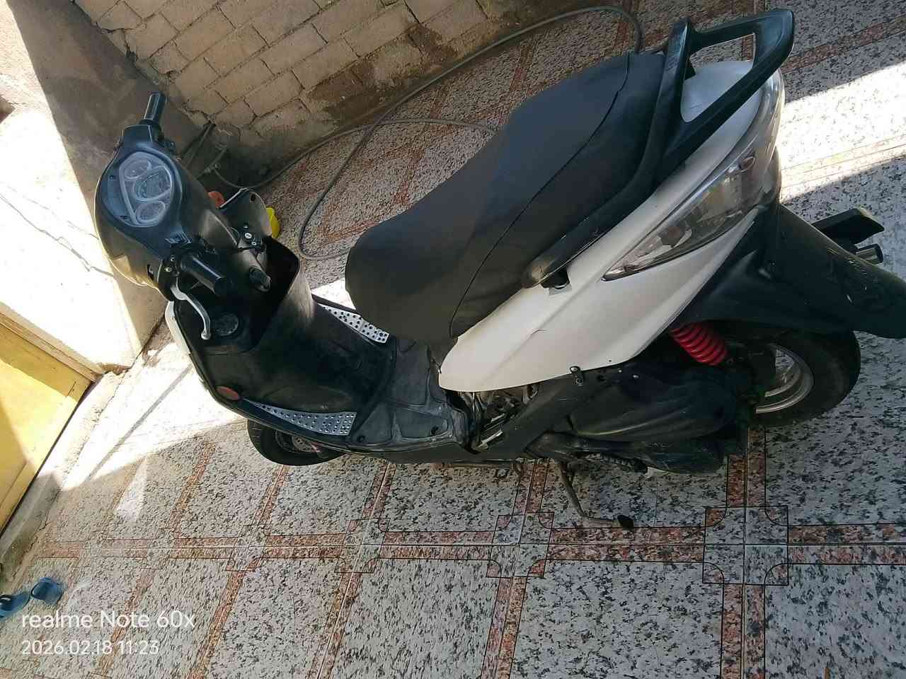 سلام عليكم جي فور البيع دراجه جاهزه سلف هورن لايت مكاني ناصريه قرب الاسكان صناعي سعر 250 وبيه مجال ***********
