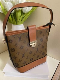 لويس فيتون • قطعه وحده • توصيل بغداد