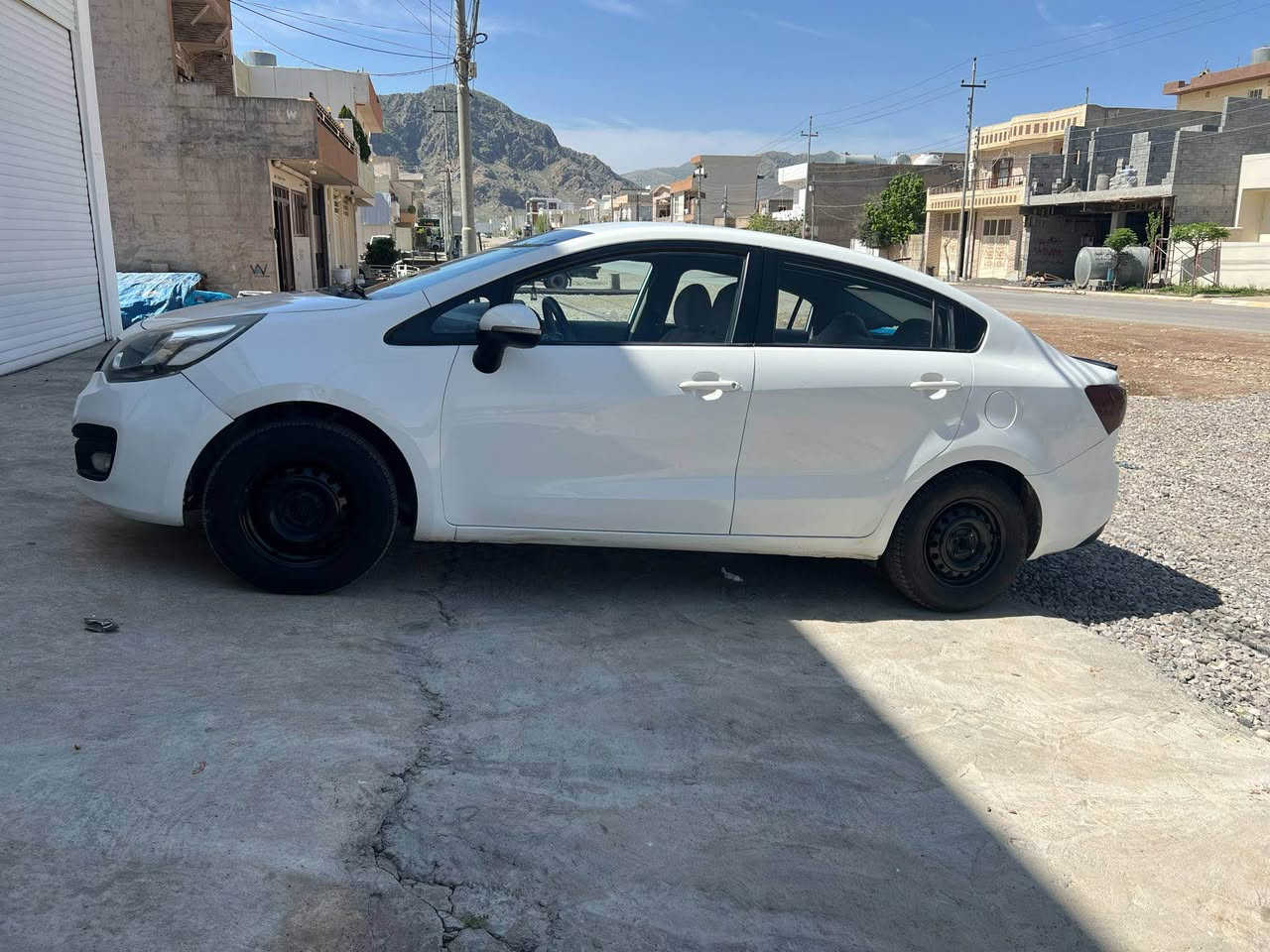 كيا ريؤ ٢٠١٤
كيرو مةكينة بةشةرتى ١٠ فيتةر
ساغ ساغ واتة نة موسة نة براوة موس و براوة بةشةرات
دزيارى بةشةرتى ١٠٠٠ سال
جةمپئكى بجوكى هةية شةيانى باس نية
eco
سوكان فڤؤليؤم  تةعديل سورعة
دوو پارچةو يةك پةلةى بؤياغة
كير تؤماتيك
سةقفى كةميك تةرزةي هةية
كامل سيرفز كراوة
چوار تايةى ناو پاكةتى بؤ بةستراوة 
پاترى تازةية رؤنى گير و مةكينةى تازة كوراوة 
سةيارةكة هى مالانة  هى مةحرةز نية 
ناو زةردة
بلوتوز ئةيؤكس
هةمووگيانى بةشةرت 
كير مةكينة كارةبايةتى  تةبريد سارد و گةرم بةشةرت
تةقةو رةقة بةشةرت 
٥٧ كةلاو كةميك مةعامةلة 
***********ڤايبةر
*********** وةتس ئاپيشى  لةسةرة
گورينةوش ئةكةم  لةسةر دل گرتن رانية, السليمانية
