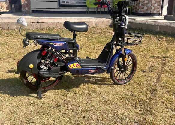 باسكل شحن اصدار جديد تقريبا مستعمل شهرين بعده جديد 5 بطاريات تايرات جوبلس شاشه ايباد واذا صار عطل يطلع ب الشاشه دبل اشاره 4 نمر باسكل نضيف وبعده جديد السعر (350) وبي مجال الرقم *********** حلة
