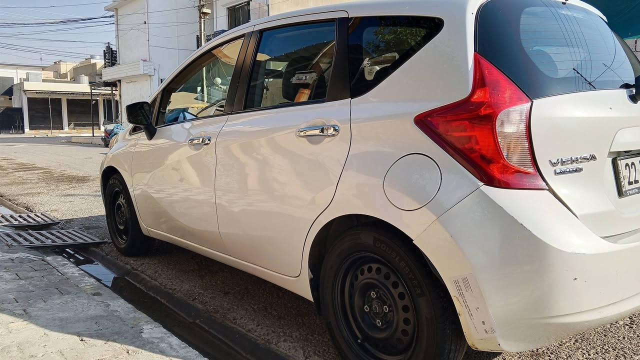 Nissan versa 2016
نيسان فيرسا ٢٠١٦
وارد كندي.
الضرر جاملغ سكن تبديل 
 قطعتين بارد جهت السكن 
إيرباك ⚡
العنوان السيارة كركوك📍
الرقم(***********)
