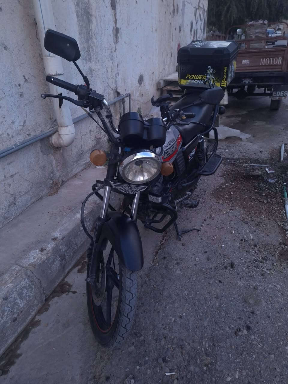 للبيع دراجه نوع دايون مسجل باسمي رقم انكليزي سنوية لل٣٠ محرك 200cc دراجه ترايك وين ما تريد ع البلاد محرك بلادي للتواصل 
***********
