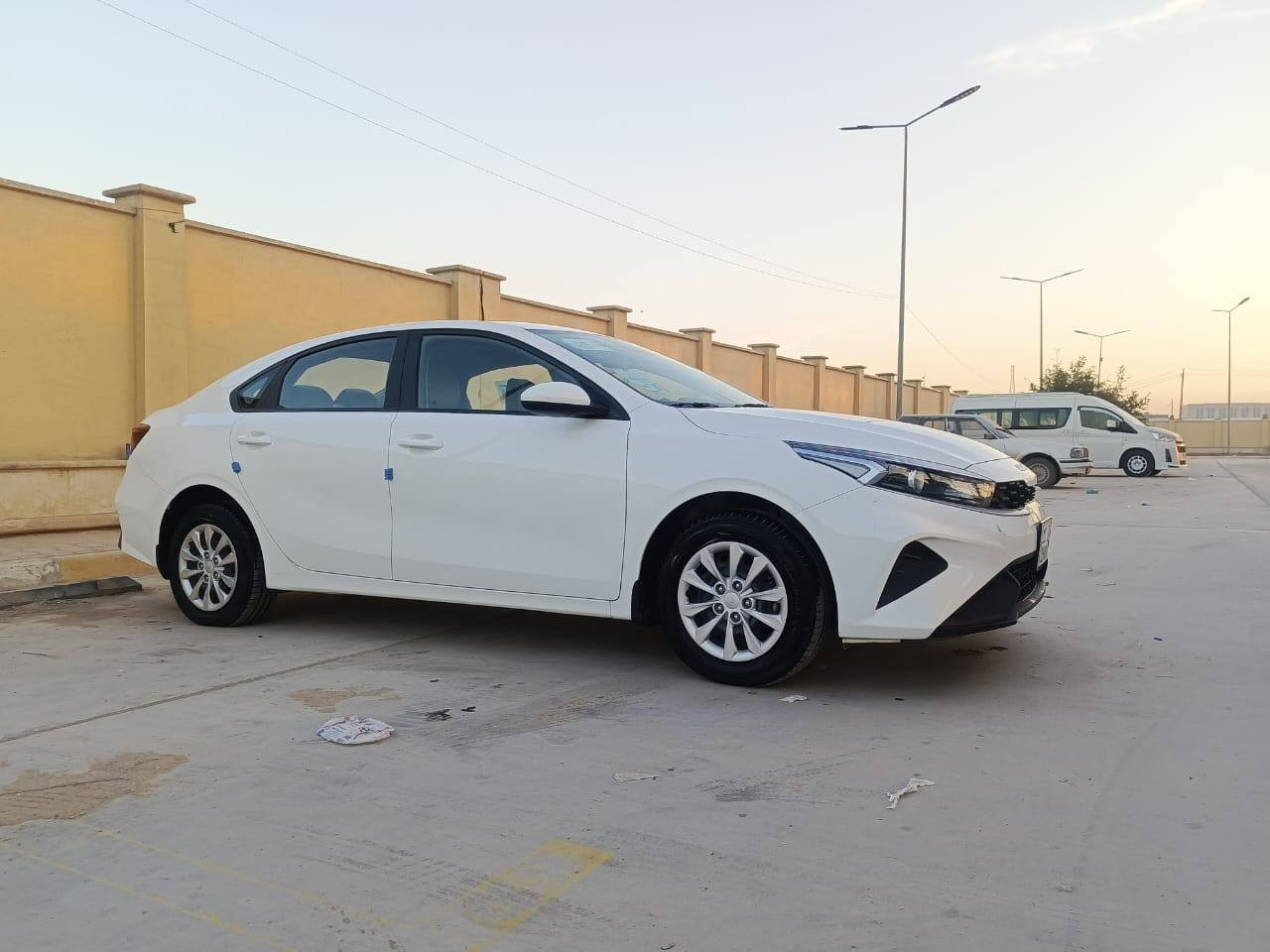 السلام عليكم 
كيه سيراتو موديل 2024 كفاله عامه 
صبغ وتبديل وضربه وفتح مكينه 1600دوش كيرAT سياره جديده استخدام شخصي مواصفات  السياره داخل لونين 
تحكم ستيرن 
حساسات خلفيه 
يدات نيكل 
خمسه تجاوي 
مكينه 1600
ماشيه 38الف سياره مال جناي جديده جدا مكينه وكير وحداديه وتبريد كفاله 

ملاحضه علمن ان سياره مطلوبه شركه ستقطاع مباشر 
السعر 160بيه مجال لطيبين 
مكان سياره ناصريه مركز 
للستفسار ***********
