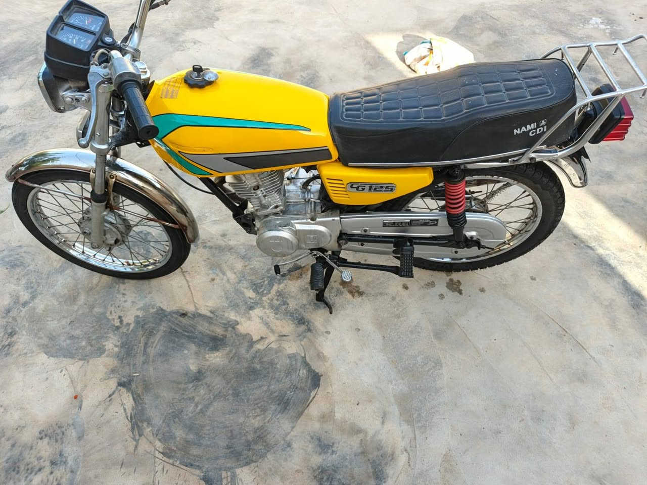 دراجه للبيع ( اوراق ) موديل 15 بسمي
 وكيله الحيدري  دراجه نضيفه
سعره   ٦٥٠ بيه مجال كلش قليل
مكاني البتيره النواضم ***********
