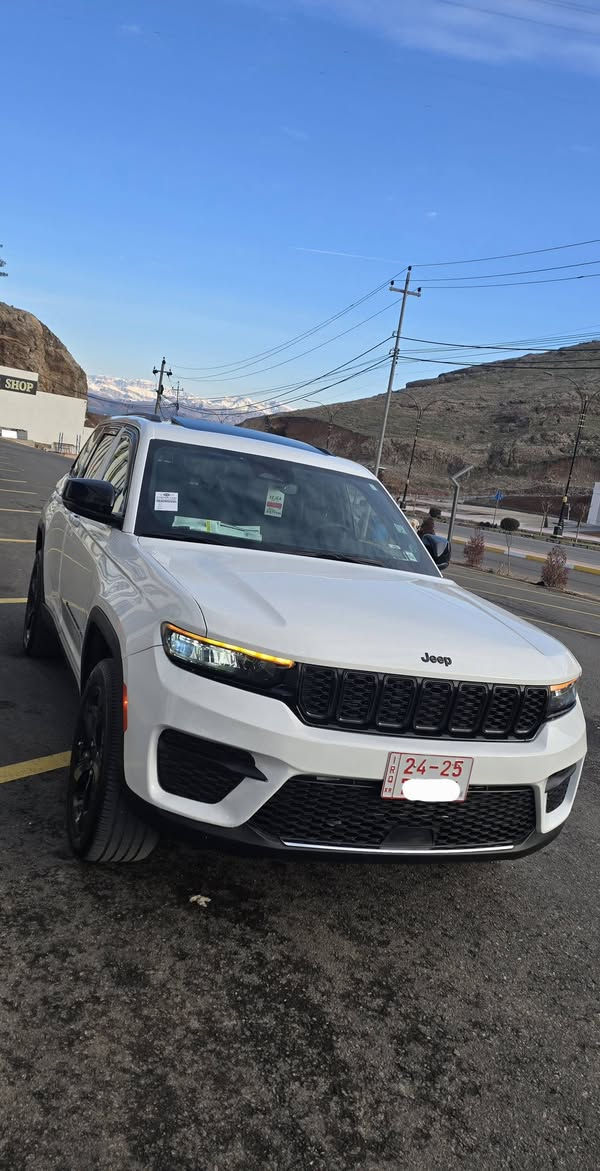 جيب كراند شيروكي 2023 بلاك توب BLACK TOP
6 سلندر  4×4 دفع رباعي 
ماشية 12 فقط
بيها مكانين كرت فقط..

فتحة سقف ( سلايت )
رادار امامي( تثبيت مسار مع مانع تصادم )
رادار جانبي( نقطة عمياء )
حساسات خلفية مع مانع تصادم 
كشنات كنتارا وجلد 
شاشة أبل كار بلي واندرويد اوتو 
كشنات وستيرن تدفئة 
شاحنة موبايل وايرليس 
تشغيل عن بعد 
شفتات 
هاند بريك كهربائي 
وضعيات قيادة 
اوتو ستارت ستوب ( انطفاء ذاتي )
صندوق كهربائي 
ويل قياس 20 بلاك 

كاتي بدون رقم تترقم شمالي  ( اربيل دهوك سليمانية )

السعر : 285 وبيها مجال 
المكان : دهوك
***********
***********
اتصال أو واتساب
