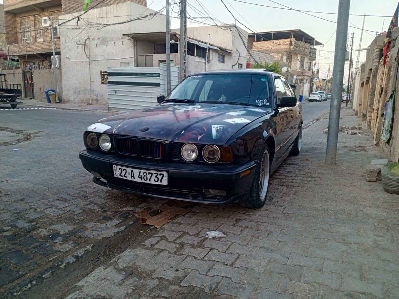 سلام عليكم بيئم 525اصل سنويه وبليته رقم اربيل جديد  جديده غرفه تخبل كشنات جلد تبريد ثلج لايت زنون عندي بس فتحه عاطله سكه سنتر لوك محرك مسكر كير ومكينه حلوات لبيع اومراوس مكاني نجف ***********
