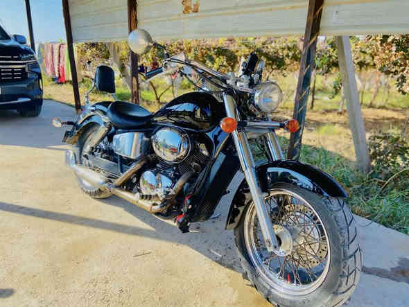 السلام عليكم للبيع هوندا شادو دراجه مكفوله محرك مامفتوح كهربايات فول السعر واحد 800 وبيه مجال المكان صلاح الدين الاسحاقي ***********الشراي يتصل ويدلل
