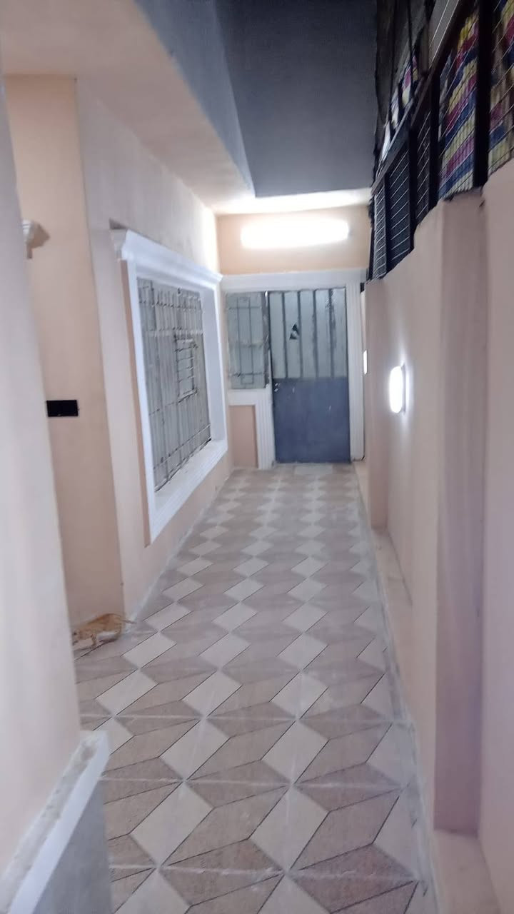 دار للبيع محموديه حي 17 طابو صرف قرب مدرسة المشاعل مساحه 230م ترميم جديد درجه اولى بناءه طابوق ومسلح غرفه فوك والارضي غرفه وحده وهول واستقبال ومطبخ وصحيات عدد 2 اي استفسار راسل الصفحه وعلى الرقم ‏‪***********‬‏
