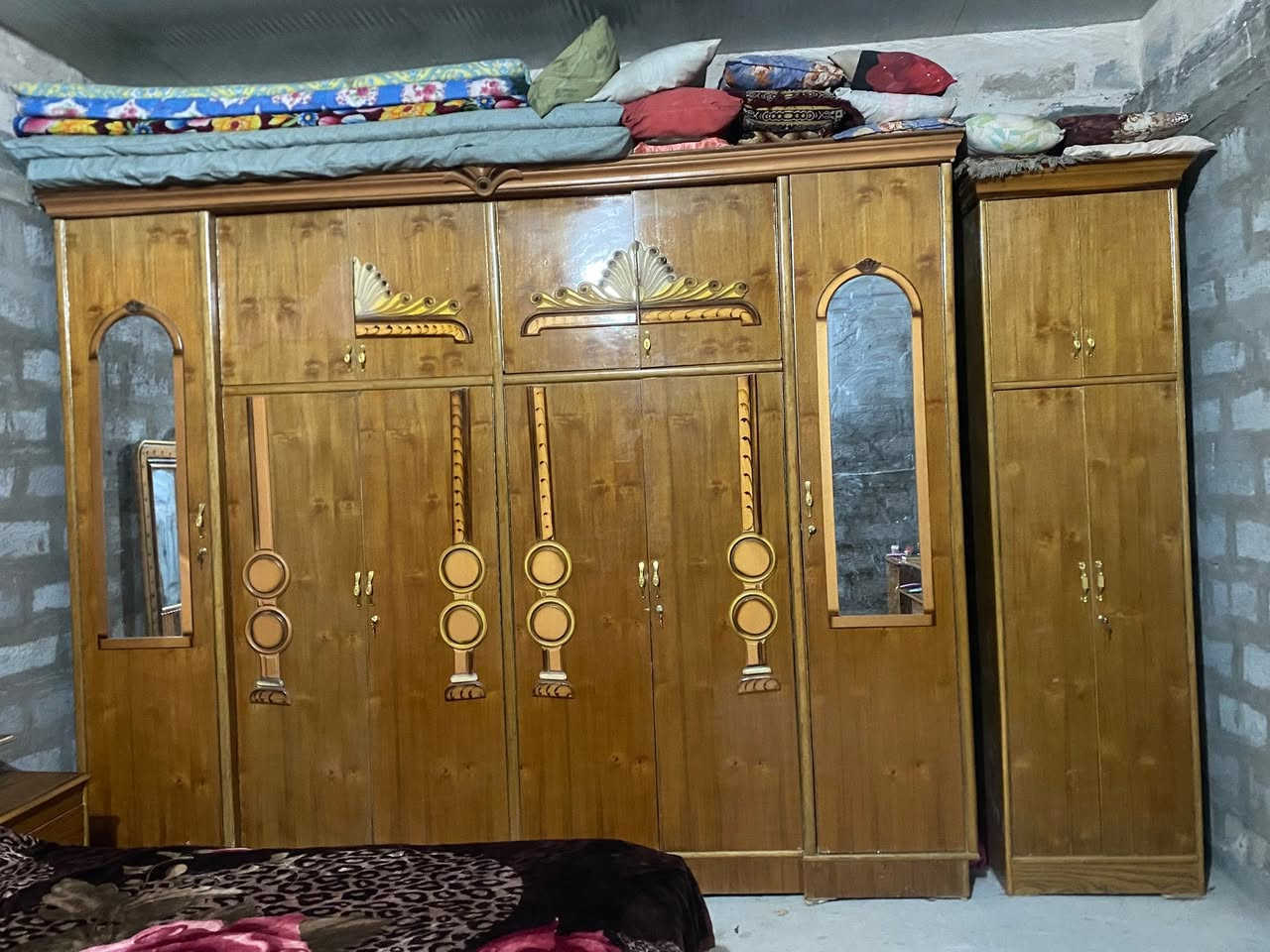 السلام عليكم غرفه اخشاب بعدها جديده نواقصها موجوده كلهن نوعيتها سوكي عراقي للتواصل *********** واتساب فيسبوك ما متواجد
