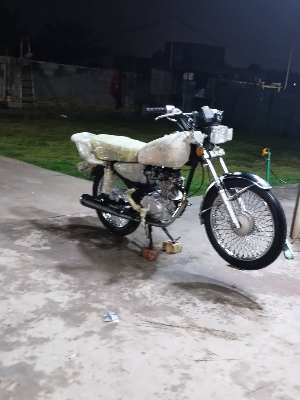 سلام عليكم 22 للبيع اوراقها ضايعه بيها بليته رقم شاصي دراجه مكفوله تانكي وسفحيان جديد كبرته جديده دراجه ما ناقصها شي  دراجه مكفوله كفله عمه السعر 450 وبي مجال  ترهم مروس‏‪0770 165 8371‬‏
