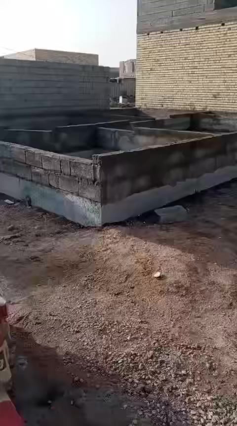 السلام عليك قطعة ارض للبيع مساحة 73 متر 
بيها رفت كامل ومدفونه 
مكانها كربلاء الشبانات 

استفسار على الرقم

‭0770 518 2644‬
