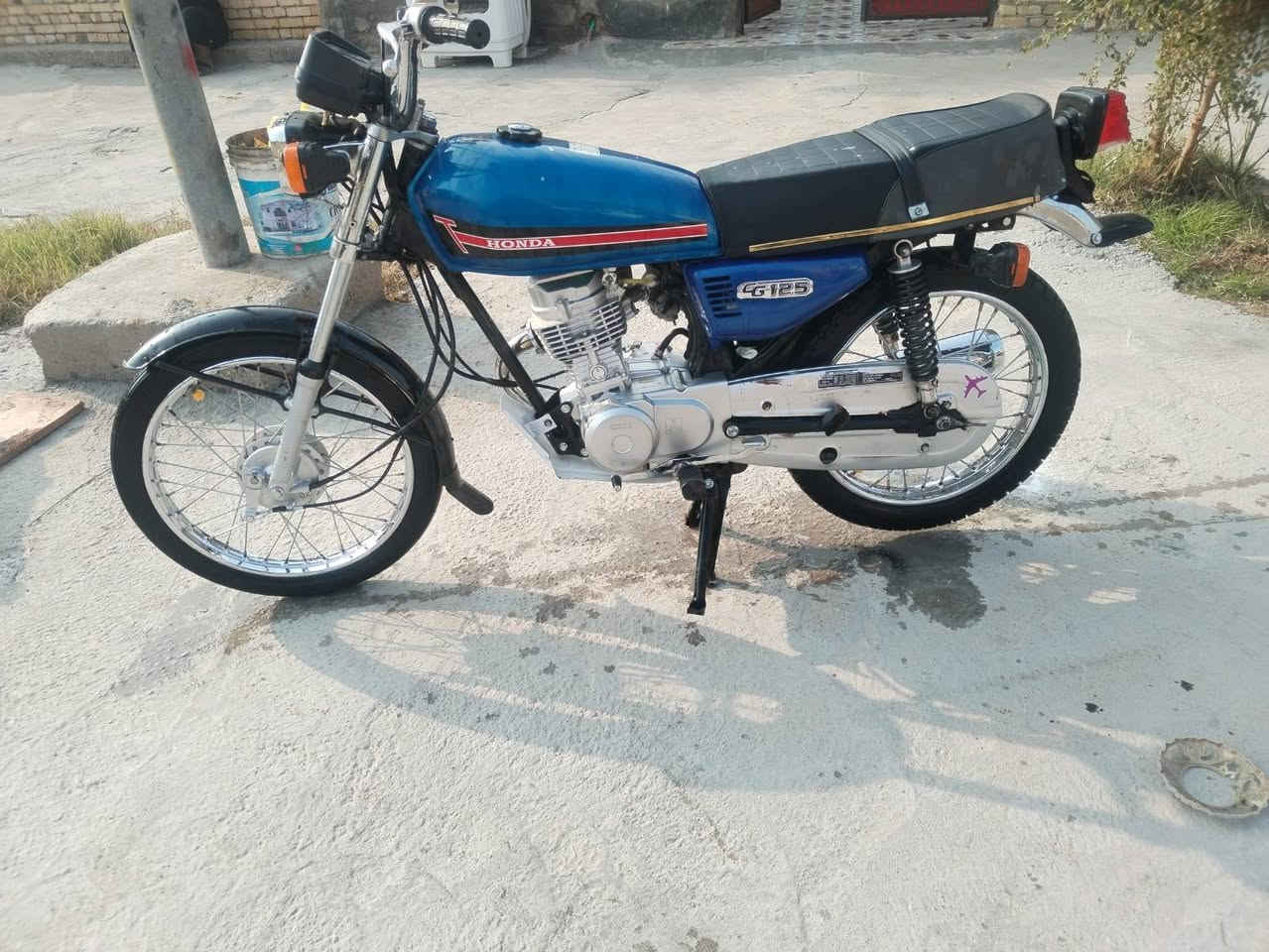 دراجه للبيع نامه بدون اوراق السعر 650 ماكينه بدل بها ولفات عنوان عماره رقم ***********
