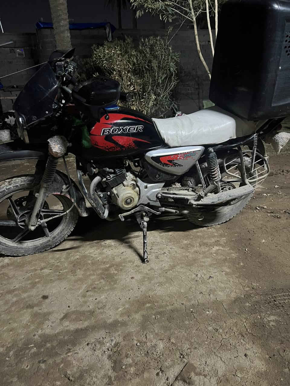 سلام عليكم دراجه بوكسر للبيع موديل ٢٠٢٣بدون أوراق اكفليكيا قانون وعشائر مجفته مره البوكسر جبلي بيه مكينه خير من الله لا تنقيص ولا تبخير مكاتبه فقط رايدله بس جواكيج السعر 950 النتصال *********** بي وتساب
