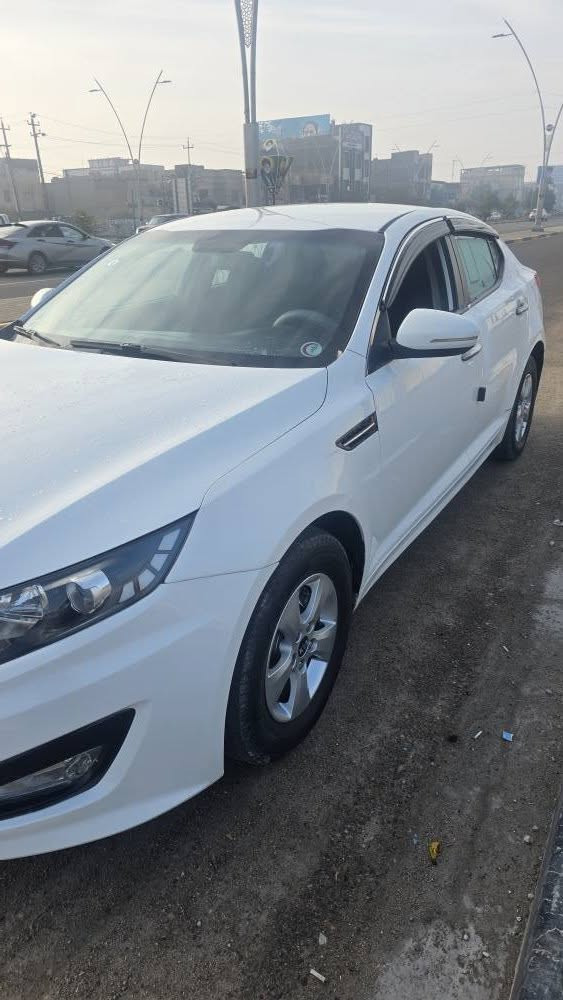 السلام عليكم
كيا K5 وارد كوري الكوري معروف يجي غير مكفول من الصبغ  بيهه تقريبآ 3 قطع صيغ بدون حادث رقم بصرة دولي موديل 2013 
محرك 2000. Lpi كلشي بيهه شغال والحمدلله. السعر 122 بيهه مجال ***********
*********** البصرة حي المهندسين البصرة, العراق
