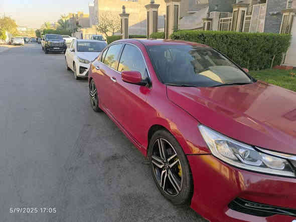 السلام عليكم 
للبيع او المراوس 
 هوندا اكورد موديل 17 سبورت 
محرك 2400 
ماشيه 150 ميل 
رقم دهوك جديد
كشنات تدفئة -كهرباء -جلد 
شفتات سرعه 
سعر 120 ورقة 
 للاستفسار 
***********
