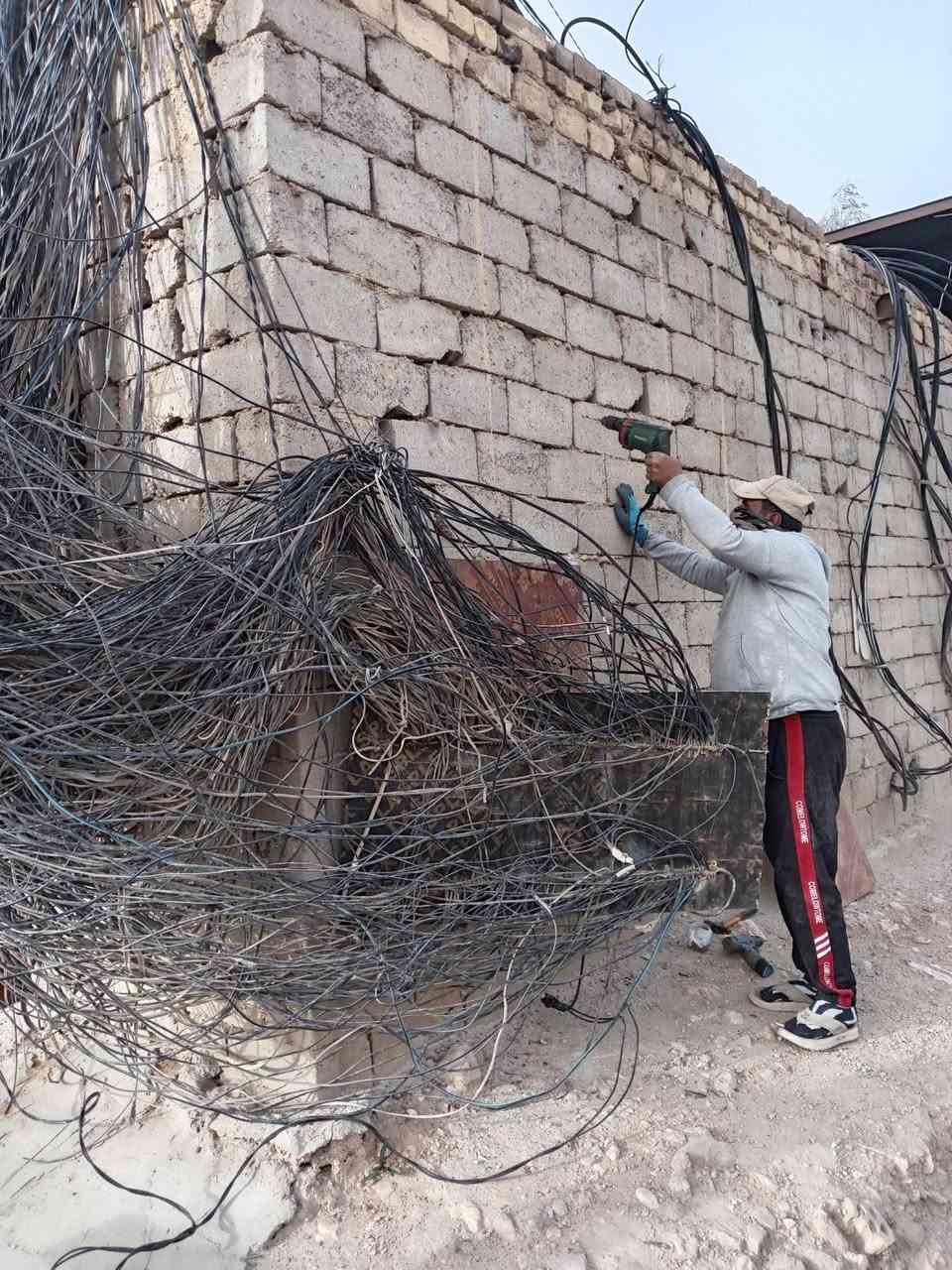 سلام عليكم اخواني اصحاب المولدات في جميع محفضات العرق يوجد كادر كهربائيين نشتغل تصفيت لوايرات مجانية يعني بلاش بدون اجور شغل درجة والة مثل ما تشوف بل صورة واي قطع يصير امسوليتنة احنة انسوي ونشتغل ايضن تحويلة موقع كامل نصب كابينات خارجية تصميم برد داخلي تسليك ضفاير خارجية وهاذة رقمي ☎️‏‪*********** متواجد وتساب
