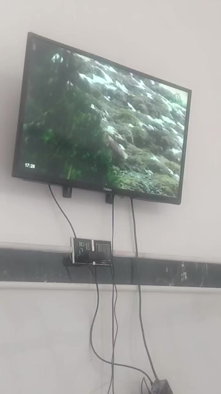 شاشه تكما حجم ٣٢ بدون نت  سعرها ٧٥ الف للاستفسار ***********
