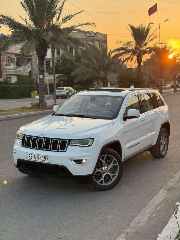 السلام عليكم 
جيب لاريدو موديل 19 خليجي 
مواصفاتها معروفة بيها قطعتين صبغ 
چاملغ وبنيد اثر طخه اثناء دخول السيارة للبيت 
ماشية 100mi كير مكينة مكفولة 
السعر 245 بيها مجال بسيط
موبايل ‭0781 664 8277‬
مكان السيارة صلاح الدين بلد او تكريت
