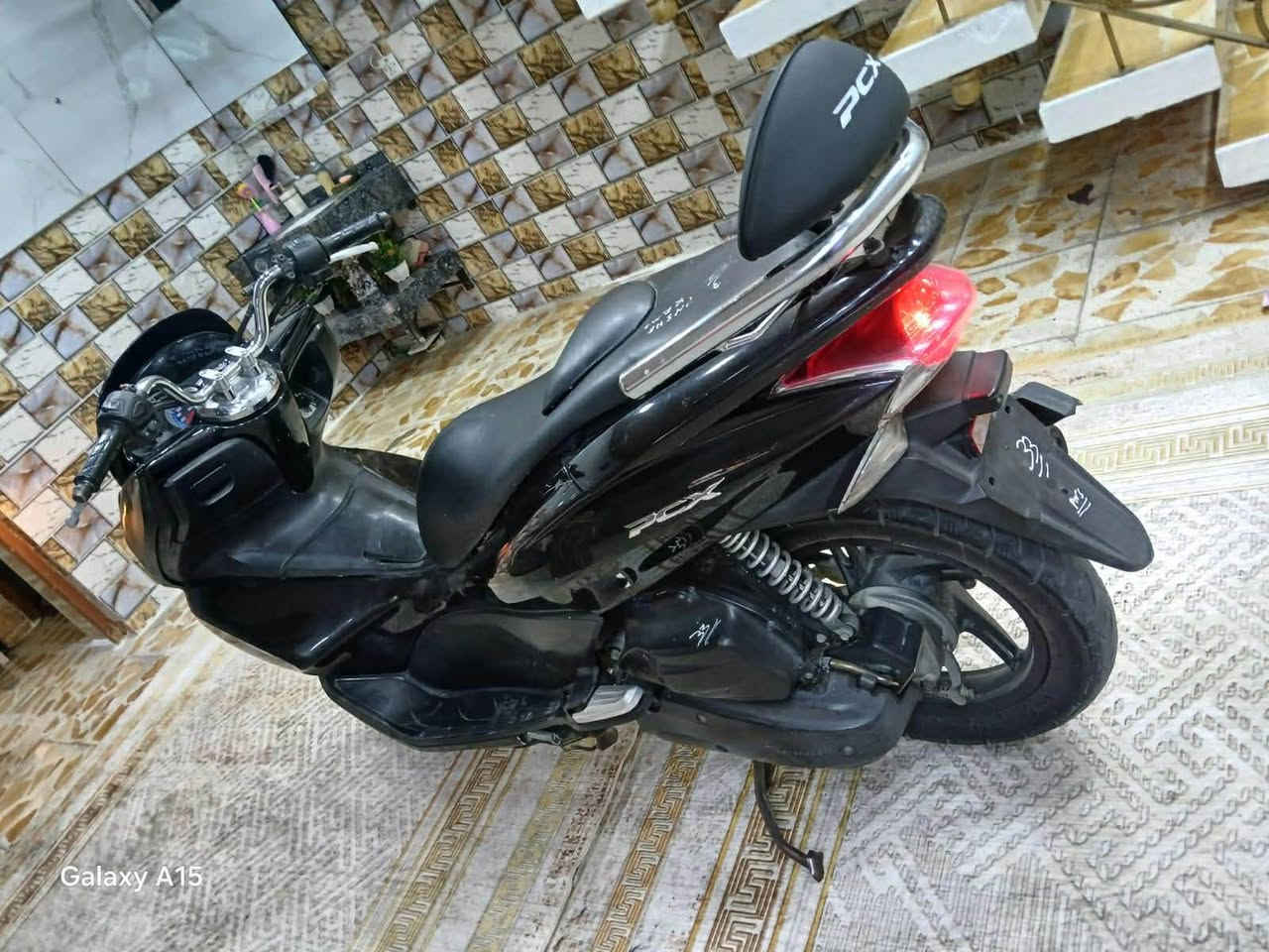 السلام عليكم للبيع دراجه pcxجيل اول   ياباني اصلي دراجة مال رمبه ماخذها رمبه الدراجه على ايدي 
الاصلي دراجه جديده مال جناي
الاصلي دراجه كامله أستان كهربائي حساس ازدحام ٢ دراجه جديده الدراجه مكينه لوك برغي ممفتوح بيهه شلعا معدل خير من اللّٰه دراجه تكول جديده بمعنئ الكلمه واحلا من الصور دراجة مكينه مكفوله اي نقص مابيه
السعر مليون و٣٥٠ وبيه مجال 
ايستفسار *********** بغداد الكرخ بغداد, العراق
