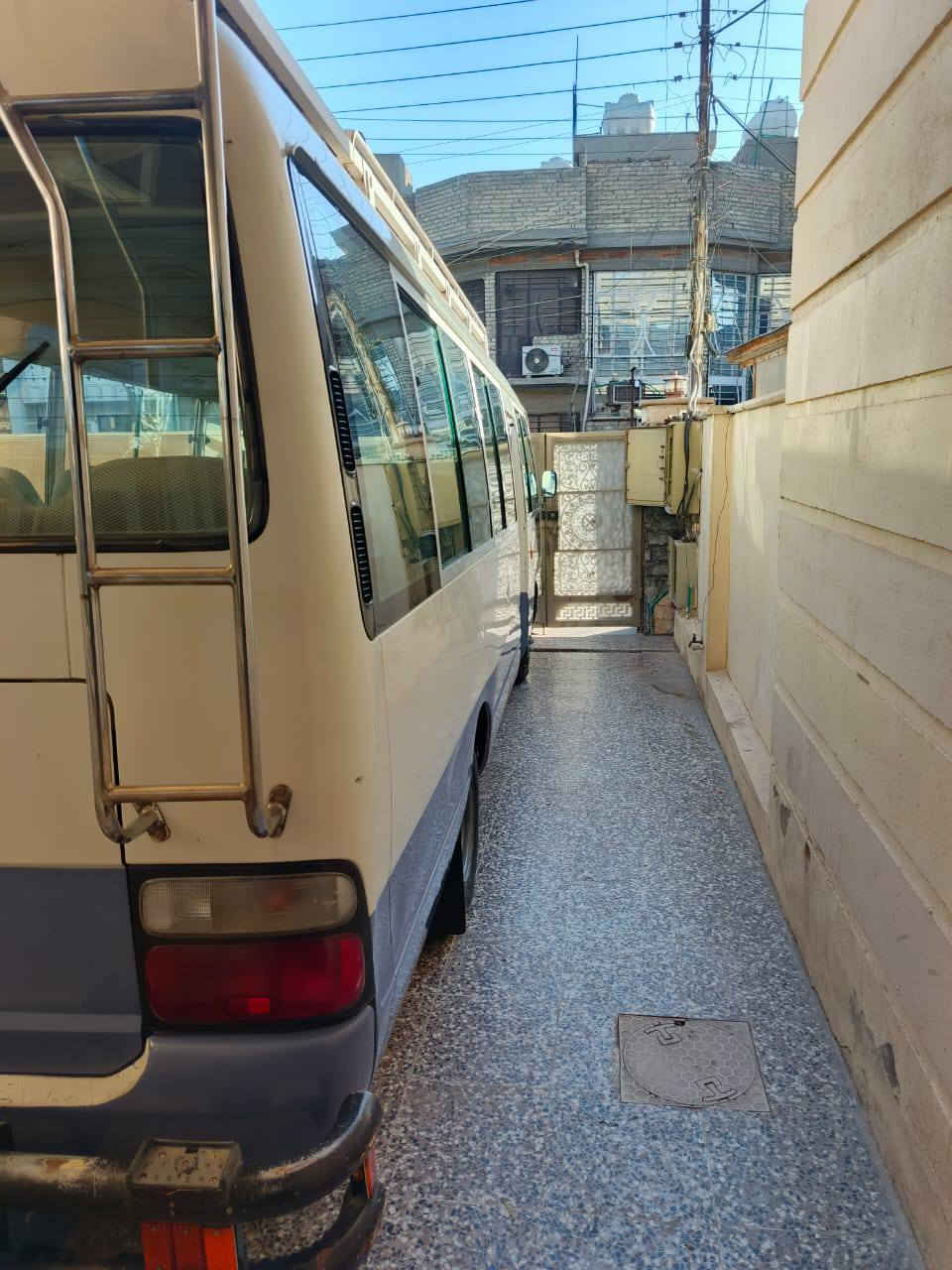 السلام عليكم كوستر ٢٠٠٨ للبيع كير مكينه مكفول اكسل ونه خفيفه مكفوله من صبغ بس ذيل الباتري بي صبغ السعر ٢٤٠ وبي مجال مكلف بالنشر رقم صاحب السياره ***********
