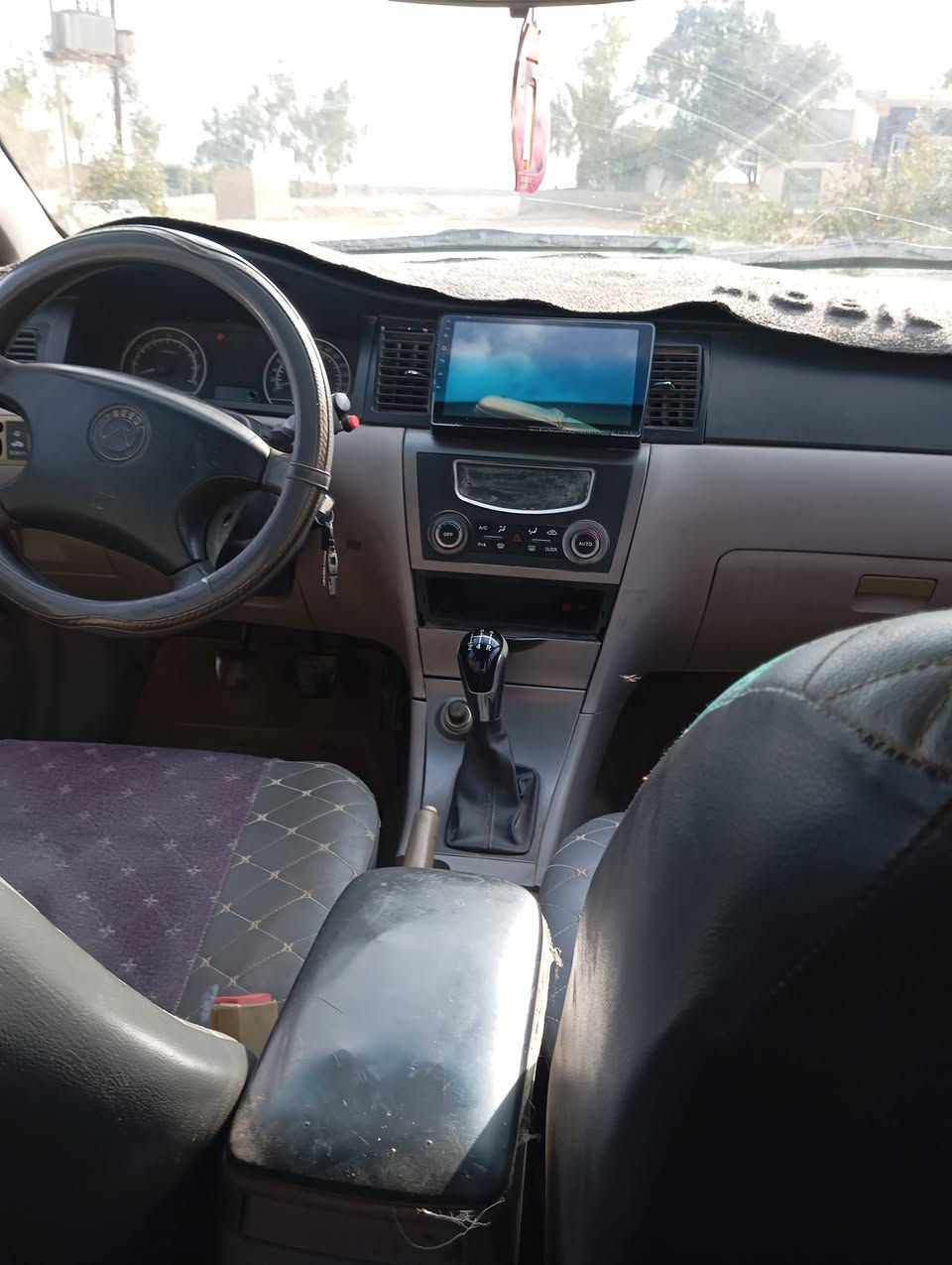 جيلي موبل للبيع موديل 2013 تبريد ثلج 🥶 نضافه فول رقم بابل بسمي لايت زينون  بيهه رشات صبغ بسيطه السعر 48 وبيهه مجال مكان ديوانيه عفك للاستفسار ***********
