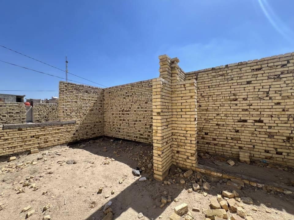 فرصة للسكن الراقي في حي الغدير! 🏠
للبيع هيكل بناء حديث بتصميم مميز (خريطة حلوة).
• الموقع: الحلة - الوردية - حي الغدير (قرب مستشفى الكفيل والشارع العام) 📍
• المساحة: 200 متر (طابو زراعي سند 25) 📄
• التوزيع الداخلي: غرفتين نوم + صالة + مطبخ + كلدور + مجمع صحي + كراج 🚗
• الخدمات المتوفرة: تبليط، كهرباء، ومجاري (المنطقة مخدومة بالكامل) ⚡️
السعر: 77 مليون دينار (مع مجال بسيط للشراي) 💰
للتواصل والاستفسار، يرجى مراجعة المكتب أو الاتصال على:
📞 *********** | ***********
