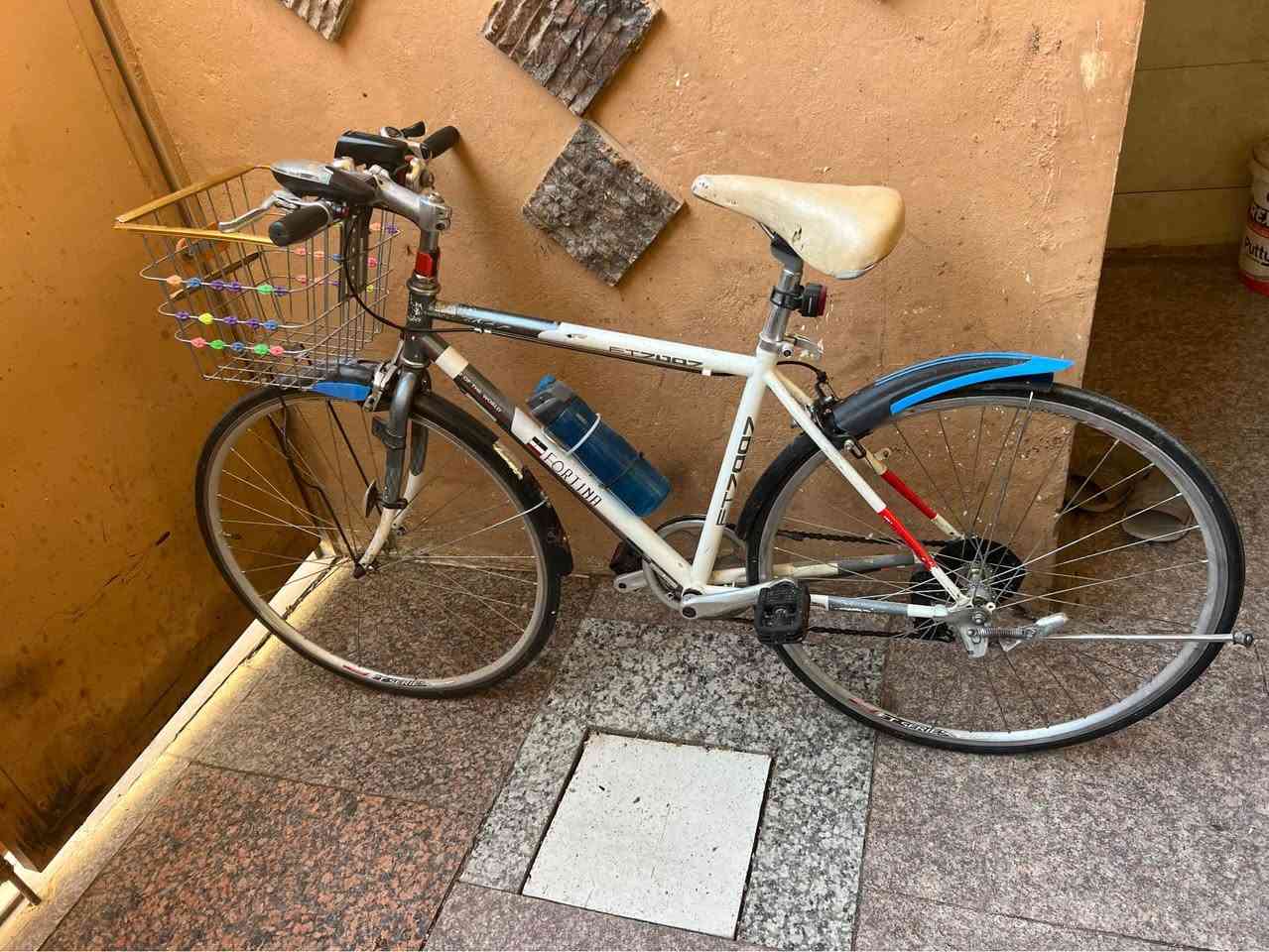 السلام عليكم بيسكل نضيف وجديد للبيع حجم 27 رياضي زين وما ناقصه اي شي السعر 125 وبي مجال مكان كربلاء حي العباس شراي تصل *********** كربلاء, العراق
