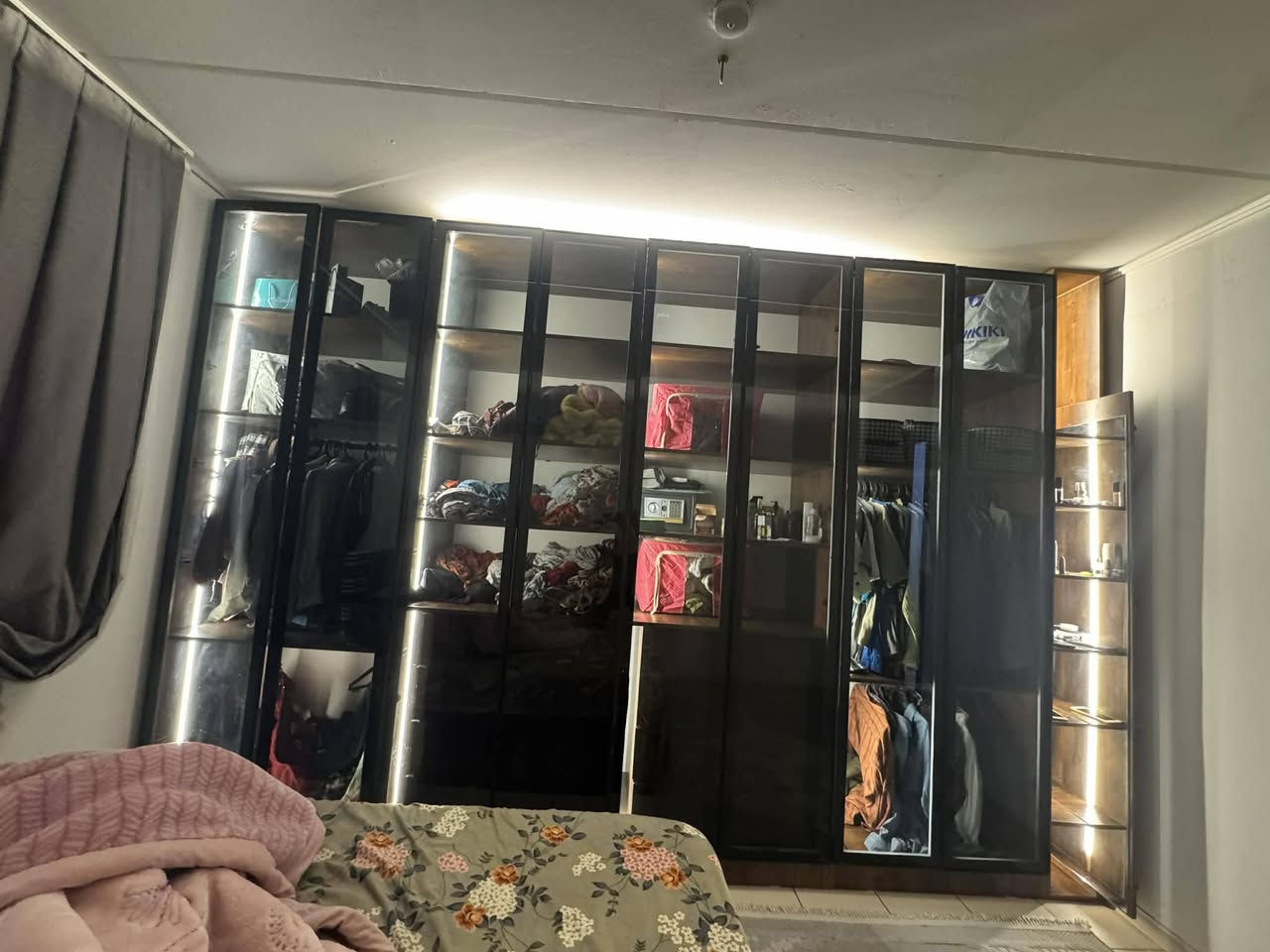 السلام عليكم درسنك روم +جربايه (تحتوي ع مخزن
كنتور العمق 60 ارتفاع مترتين60 
عرض 3 امتار و80 سم...... صار ٣ شهور بس من فصلتهن عرضتهن بسبب نقل لمكان ثاني  سعر مليون بيه مجال


**إذا كنت صاحب هذا الإعلان وتريد حذفه لأي سبب، رجاءا أرسل رسالة إلى الدعم الفني**