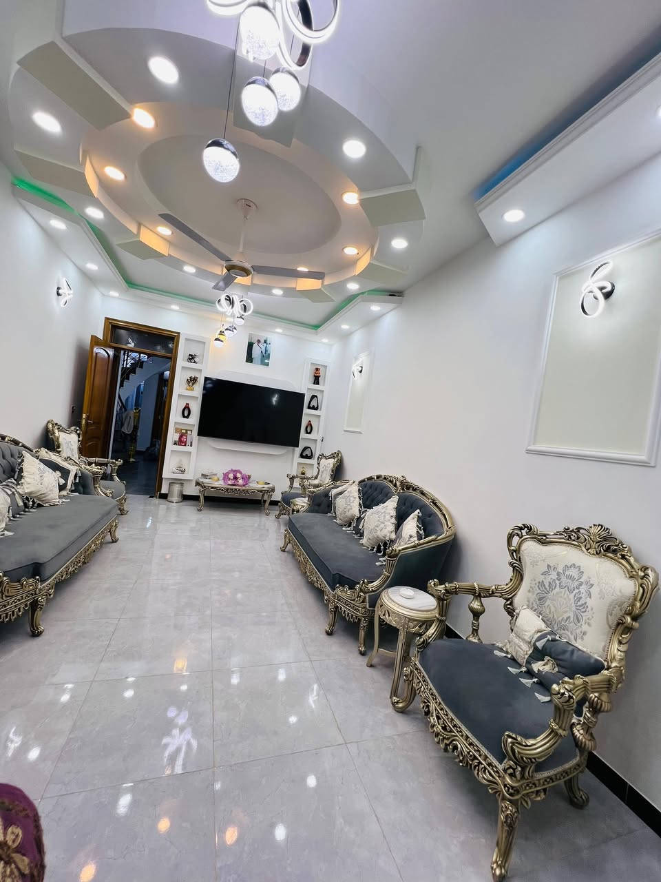 بيت للبيع بحي اور قرب صباح الخياط300 مساحة150واجهة7.5ونص ونزال20مكون من 4نوم واستقبال وحولي كبير ومطبخ حار وبارد بناء البيت2020 فول
موبايل***********
موبايل***********
