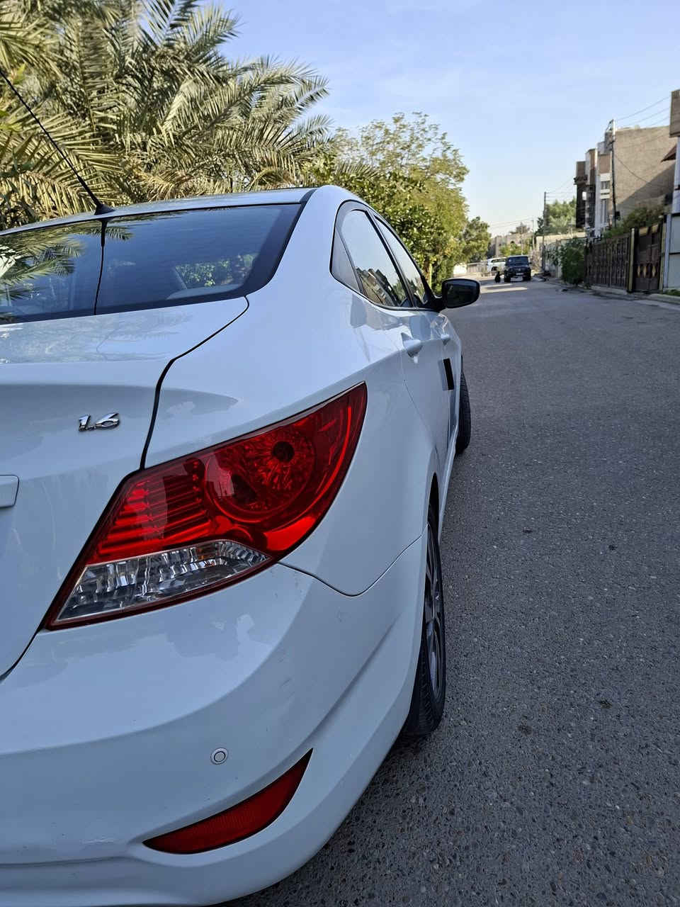 اكسنت موديل 15 خليجي ماشيه ٨٧ حقيقي رقم بغداد انكليزي بأسمي .. محرك ١٦٠٠  سويجين ،  سلايد ، تخم تاير جديد تايلندي .. تحكمات ، تبريد ، تدفئه ممتاز ،  اشاير  بالمري ، كامره دوار ، نظام ايكو ، صندوك يفتح عن بعد ، لايت لد عالي وناصي مع بلوجكتر  ، محرك والكير مكفولات  ..   محرك  ١٦٠٠   ، السونار مرفق بالمنشور ، السعر شده و ٥  وبيها مجال  ... مكاني بغداد / السيديه  ***********
