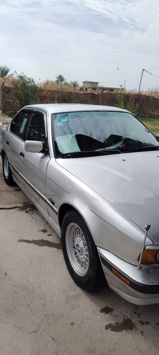 سلام ۈعـْليگمٌ  سياره بي ام حجم 500و35سياره نضيفه مال جناي تبريد تدفئة سنتر لوك جهاز مع سنتر تصعد جامات لايت زنون كهربائيات شغاله سياره ما ناقصه شي بس صدر نص عمر سياره بسمي تحويل مباشر مشروع وطني هزه جديده سعر 70وبيه مجال قليل مكاني بغداد اليوسفية 
***********
***********
