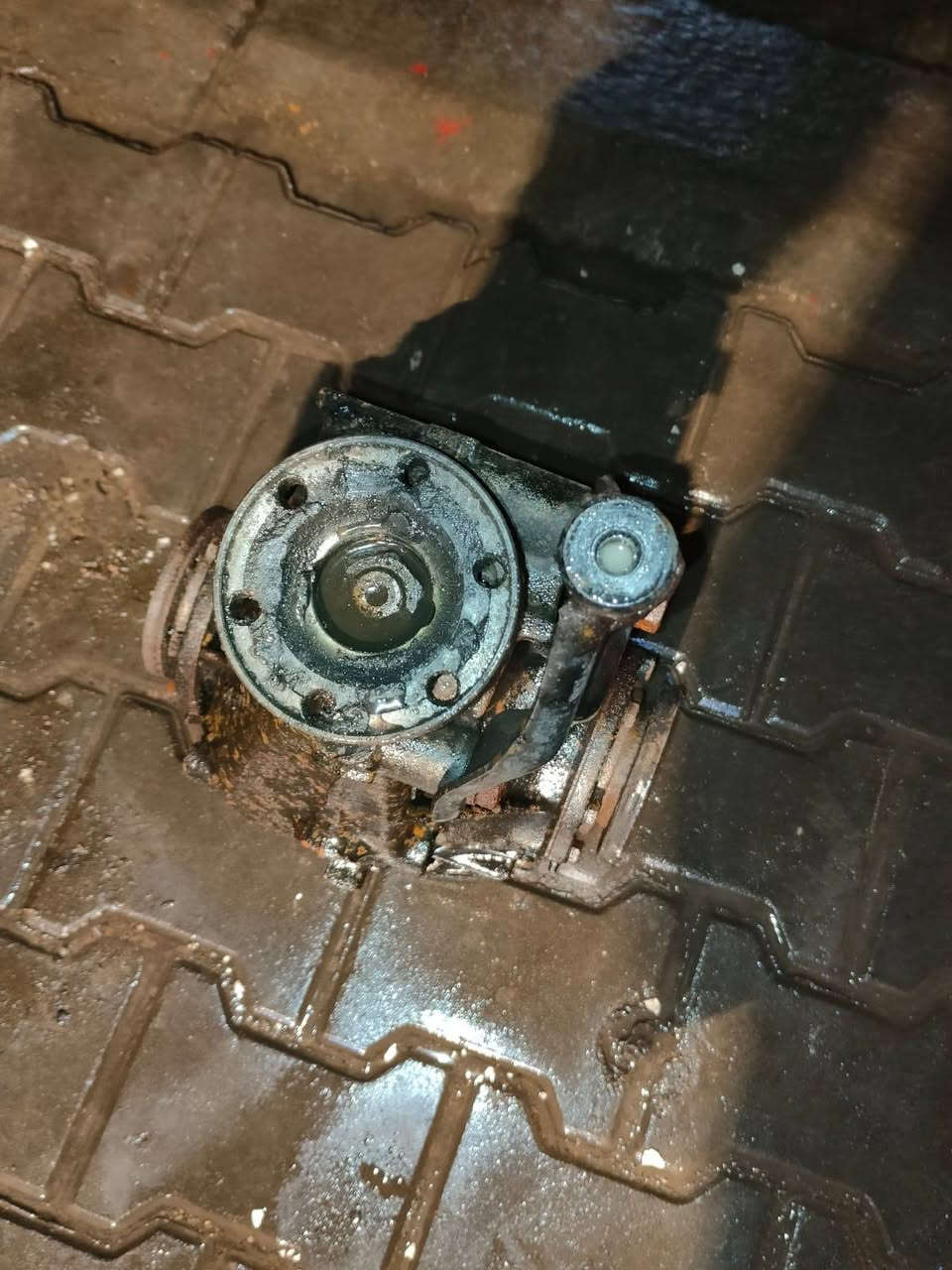 السلام عليكم شباب
إكسل bmw 525 مقفول للبيع مال ساحه رقم 4.15
 شلعه بطناش معدل حلو ومكفول من الصوت والبوش
نزلته من سيارتي واخذت بلاد لان ما احتاجه
سعره 200
مكاني البصره المعقل ***********
