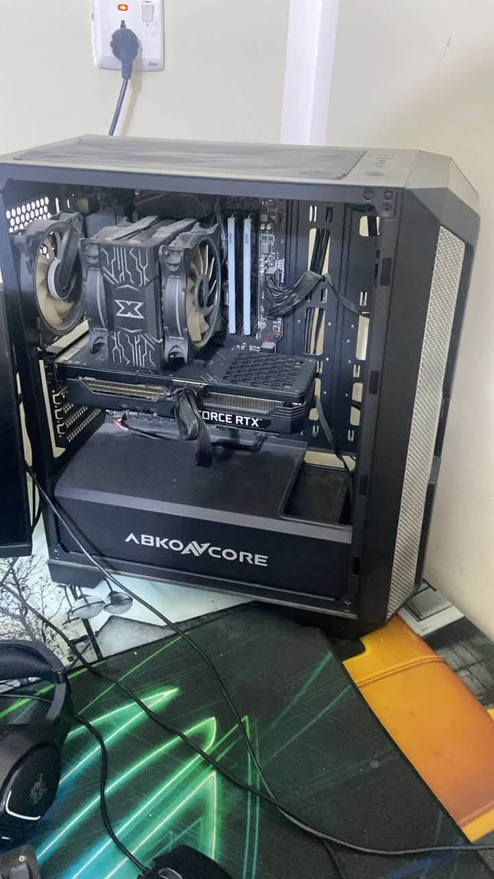 السلام عليكم مواصفات
معالج r7 57000x3d
رامات 16 هيرتز 3200 رجب xpg 
مذر بورد mpg x570 
كارت شاشه 3070 ti 
مساحه تخزين ١ تيره ssd 
شاشه شركه msi حجم ٢٤ 180 هيرتز 
كيبورت ريد راكون 
ماوس ريد راكون 
سماعه احسن نوعيه 
عنوان الشعب نهايه فورتات 
السعر مليون ميتين بيها مجال 
رقم هاتف ***********

