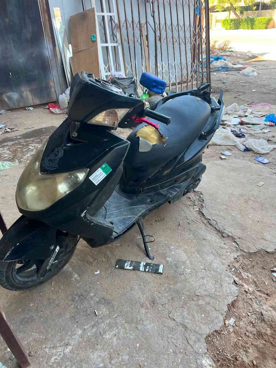 سلام عليكم شباب بيع سريع أنطيك شغال 75/100شباب ابيع لا تبخير ولا تنقيص 400بيع مستعجل وتساب ***********ملاحضه بيها صالنصه رياضي
