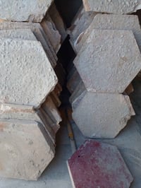 استيكرات • أكثر من ٩٠