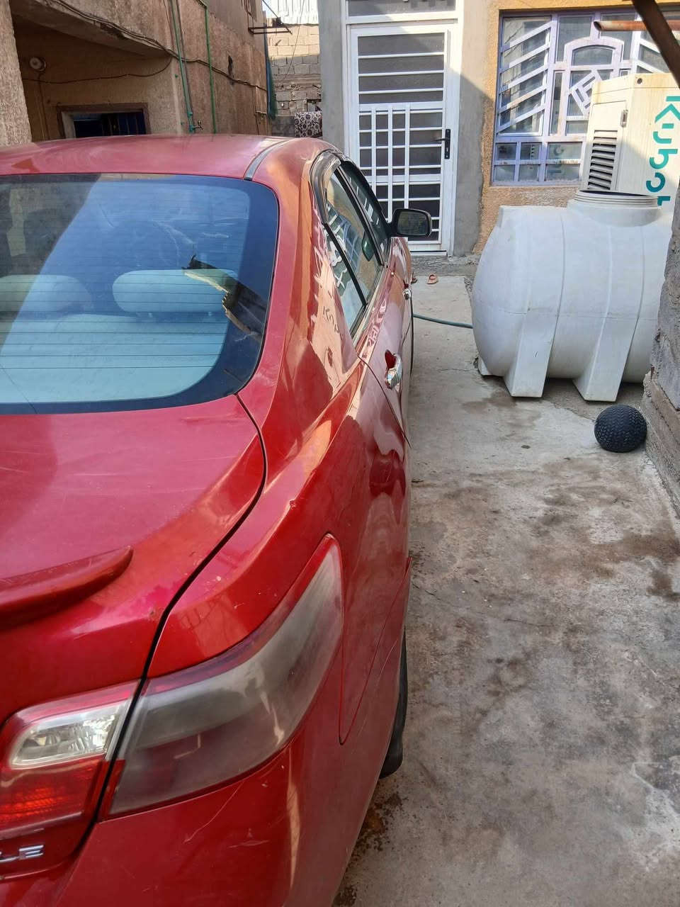 السلام عليكم كامري 2009
وارد امريكي ماشيه ١٨٢ حقيقي
السياره حادثها باب خلف سايق بيها كم قطعه صبغ اقل لحزام بسبب الجراد  وبقية السياره حلوه شاشه تحكم ستيرن تايرات جدد صدرها كلش حلو شديتلها كير حاويه مكانها ديالى الخالص
***********
السعر ٩٨ بيها مجال قليل
