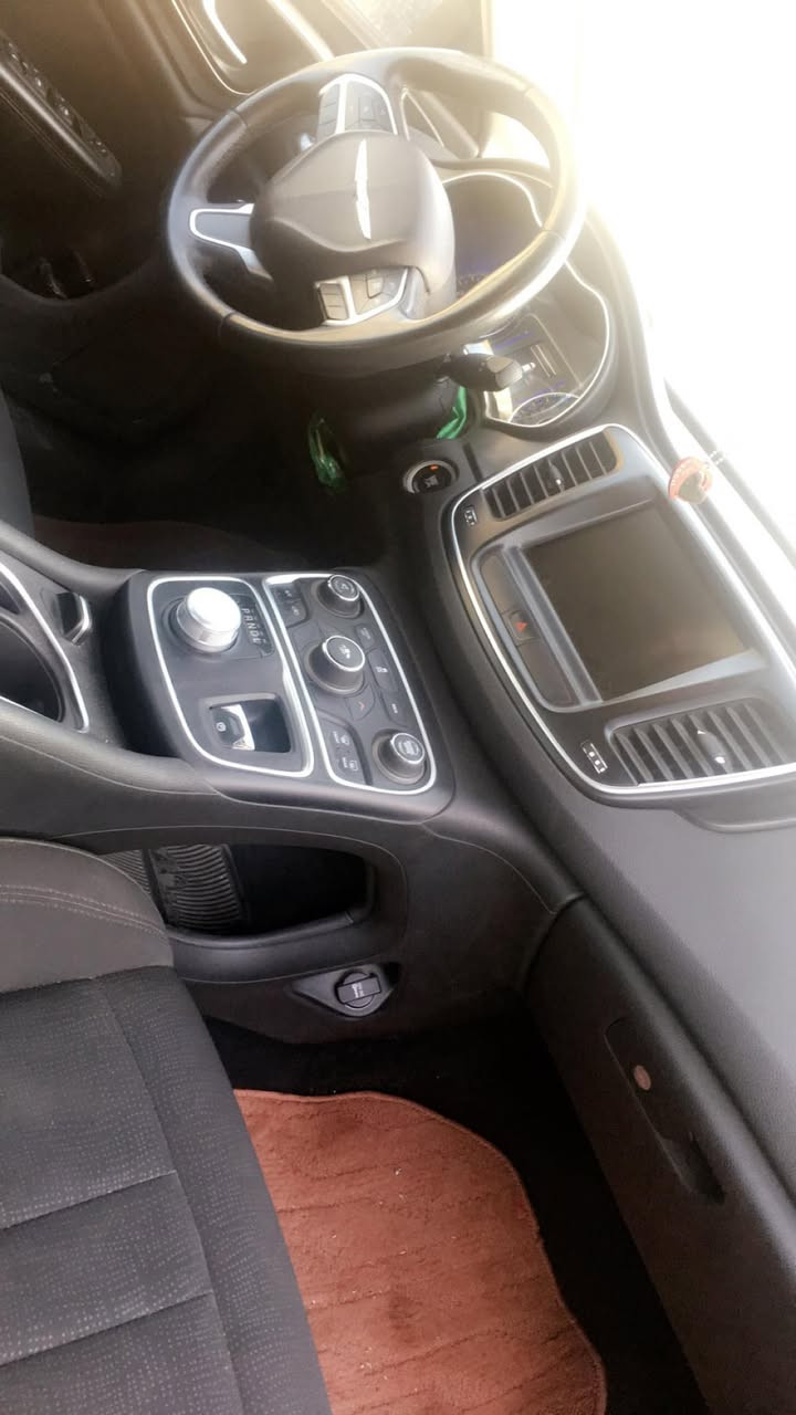 السلام عليكم
كرايسلر c200 ٢٠١٥ / ماشية ١٢٢ كيلو  
رقم بغداد الدولي الجديد
باسمي تحويل ثاني يوم 
مواصفات
بصمة
تحكم كامل ستيرن 
شاشة كبيرة
دخول ذكي 
كشن السايق كهرباء
گير ومحرك مكفول 
حادثها من امريكا بنيد صبغ وجاملغ بارد.
وصار بيها هنا شبر صبغ باب السايق وتبديل باب خلف السايق نفس اللون اصلي.
الملاحظات
يحتاجلها تخم تاير
دشبول ممصلح 
رصعة باب الصدر 
البنيد يحتاج ينعاد الصبغ  مالته او بولش.
بارد اصبعين باب خلف الصدر 
تبريد يحتاجله غاز كل موسم لان ينقص بسبب الفريز بي ليك جداً صغير.
والسيارة خير من الله ترايها للبصرة
السعر ٩٧ورقة وبيها مجال جداً بسيط
هذا كل  شي يخصها تفيدك اتصل وتدلل
مكاني بغداد شارع فلسطين 
***********
