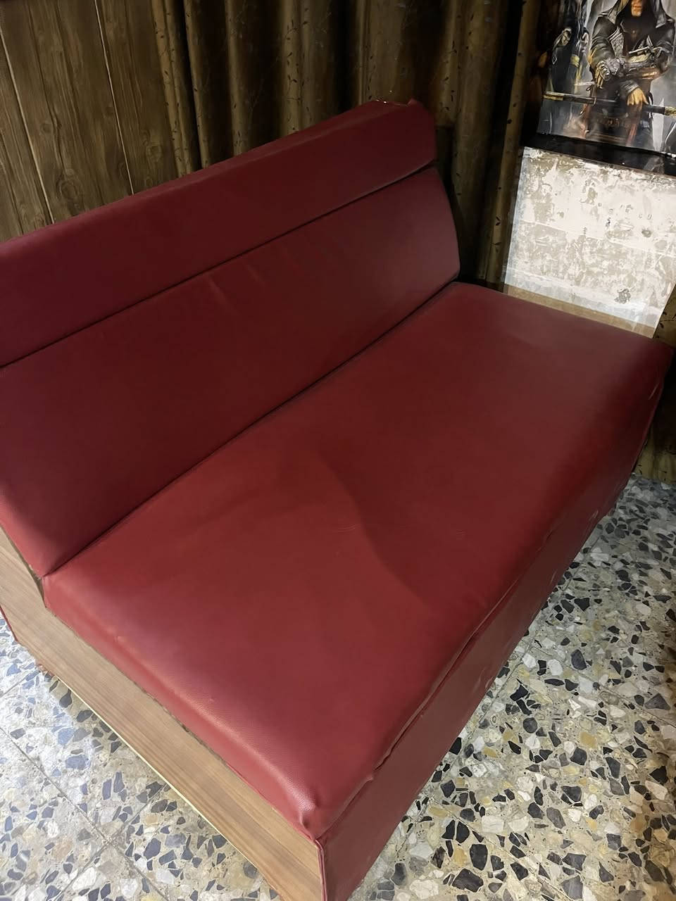 سلام عليكم قنفات للبيع الخشب عدد اربعه الوحدة ب 35 الف تفصال  والقنفات الجلد عدد ثلاثة الواحده ب 55 الف مكاني بغداد مدينه الصدر ***********
