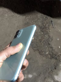 11 عادي لون مميز تركوازي نضيف جداً ذاكره 64 بطاريه مبدله اصليه 100 مرا...