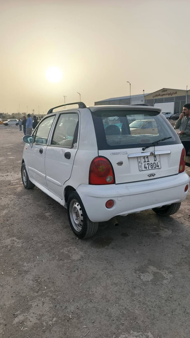 السلام عليكم
 كيو كيو  ٢٠٠٩
بلاديه كير محرك كفاله  كير اوتو 
صدر زين سياره نضيفه والكشر شوف العين بي ملاحظات بسيطه
ماشيه ٧٠ الف مال بيت 
رقم بغداد باسمي 
السعر ٢٨ وبيها مجال بسيط
عنواني البلديات ***********
