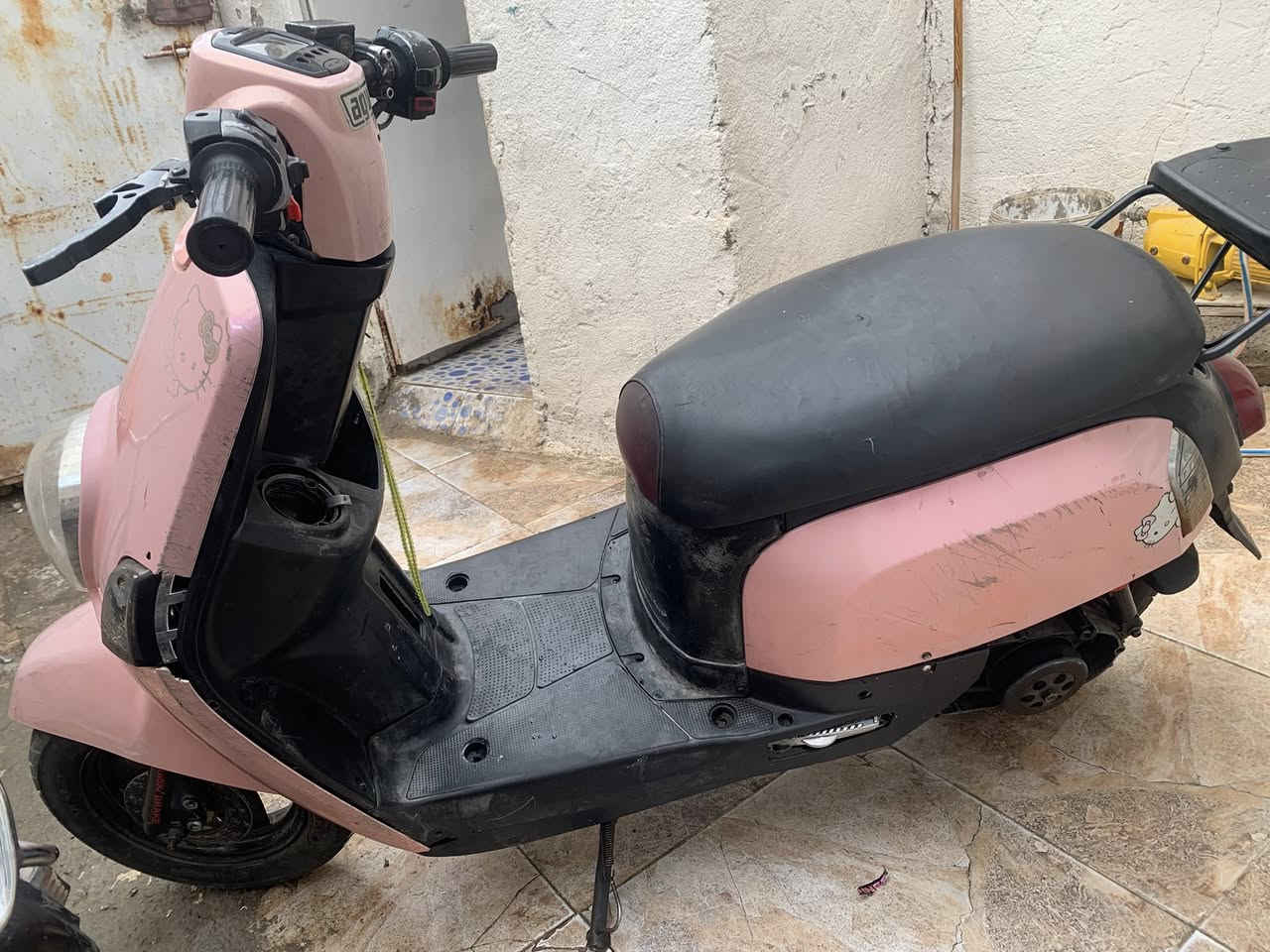 السلام عليكم بوليس نوزل
بوليس كوم حديد كاطعه نار للبيع نوزل الدراجه اكفل مكينه كفاله نكره سلف كفرات كامله بيها نقوصات بسيطه قبق هندر وشوته ولباقي بسايط لونها وردي كفر نضيف مشكله كهربائيه اما المكينه انطي بيها كفاله نكره سلف دشبول شاشه شغاله نكره سلف فقط كاطعه نار السعر ٣٠٠وبيها مجال ارجع وكول المكينه ناعمه مالها صوت واكفلها طافيه بسبب النار 
المكان الشعله الرقم:***********
اسف علاطاله
