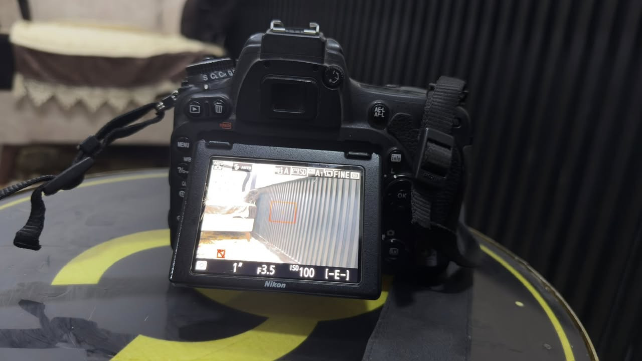 كامره نيكون 750 بحاله جيدا جداً نضافه 90% بس بيها شغلتين الاولى كسر بسيط بل شاشه مال كامره بس ما مأثره ع شي. والعطل الثاني بيوت الرام رادلهن تبديل لانو مكعدين رام بلعكس ومكسرات حط سعرك وراسلني ***********
