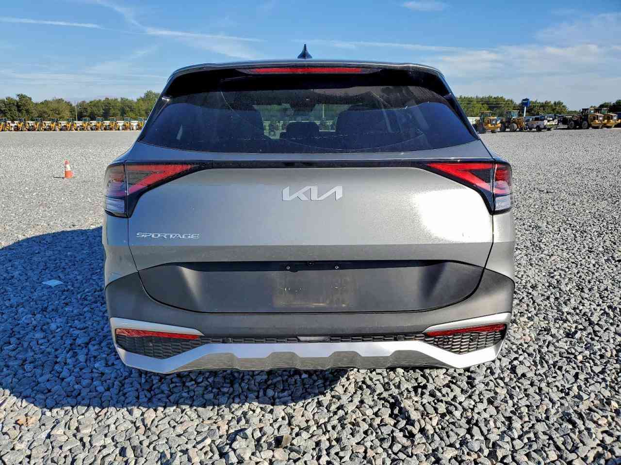 كيا سبورتج موديل2024
السعر155$(مصلح)واصل للميناء للطلب والاستفسار يرجى التواصل عبر الرقم الآتي باسم الدكتور حسن 
***********
