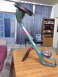 ماكنه قص العشب مع بطاريه و شاحنه  الأصليه  صناعه المانيه سعر 100الف وب...